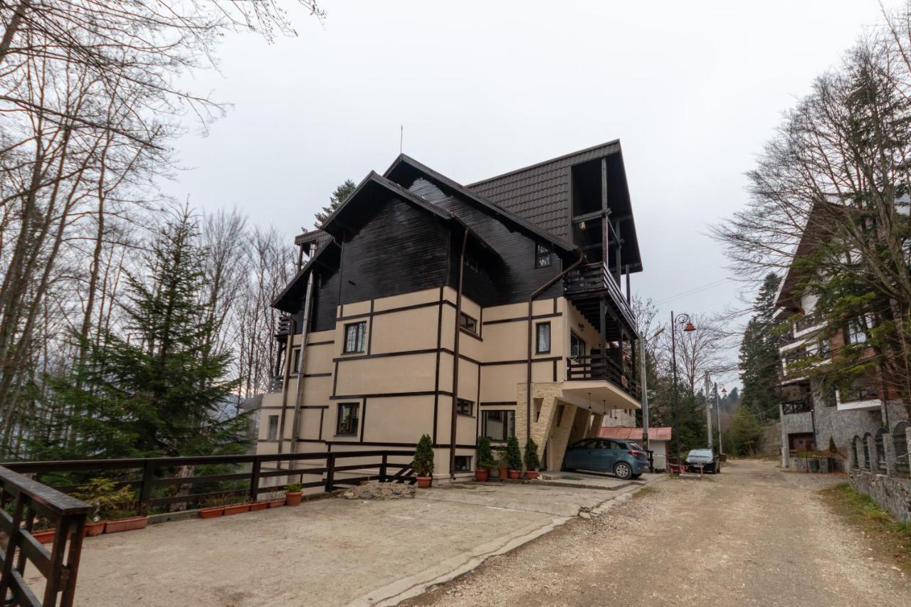 Pension Master Sinaia Exteriör bild