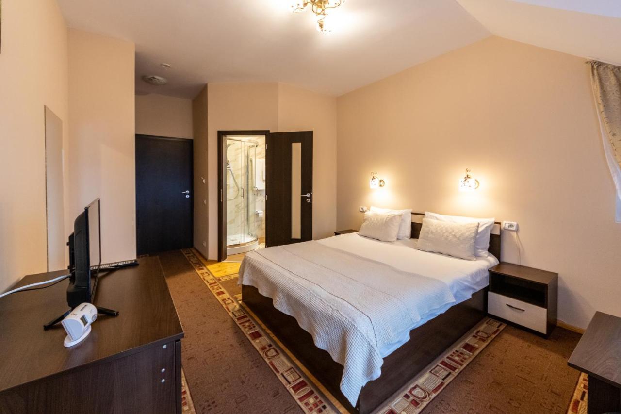 Pension Master Sinaia Exteriör bild