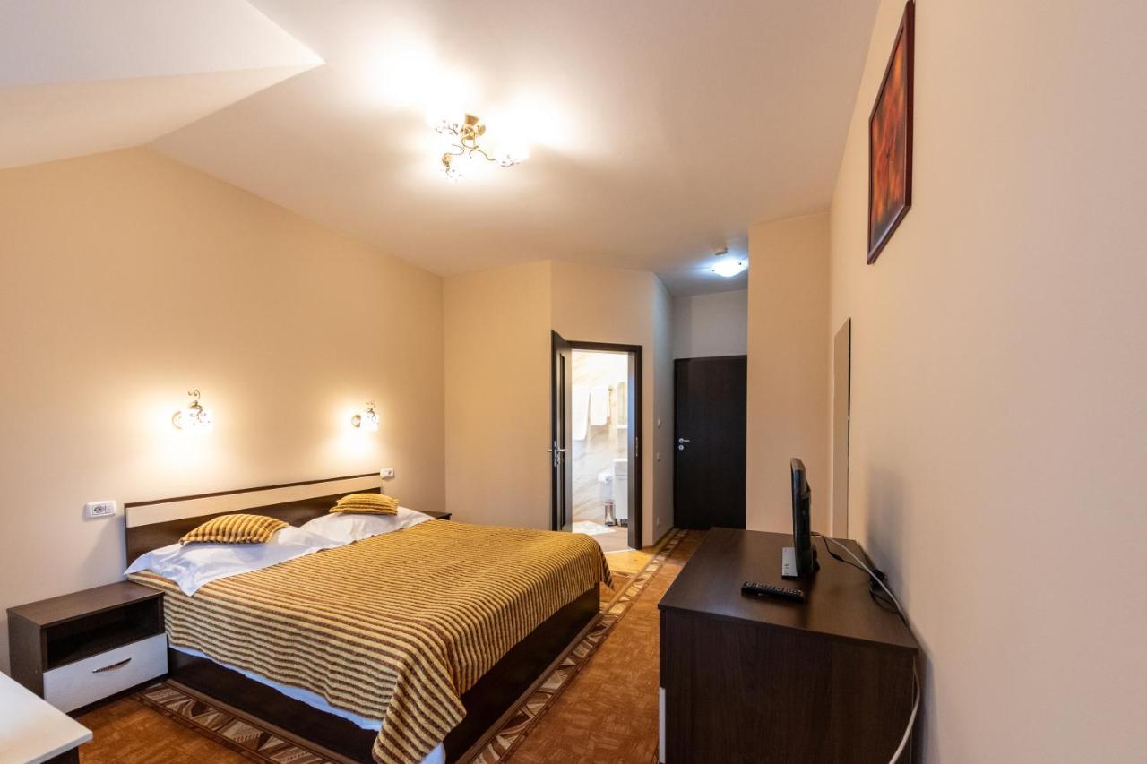 Pension Master Sinaia Exteriör bild