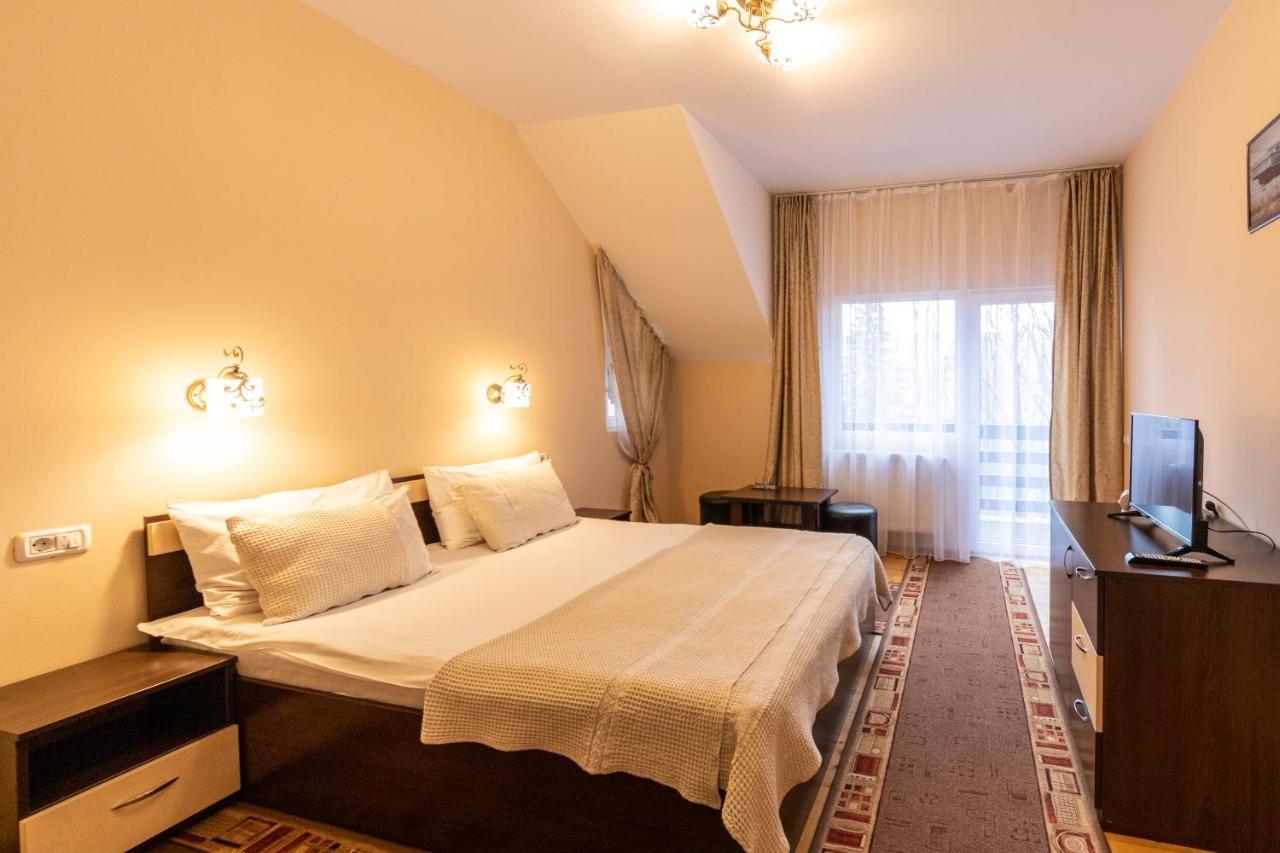 Pension Master Sinaia Exteriör bild