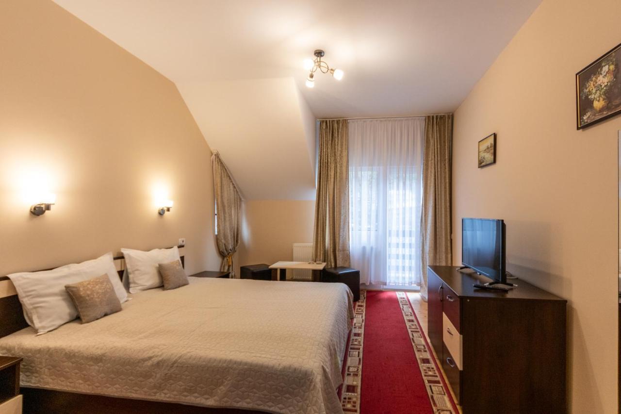 Pension Master Sinaia Exteriör bild