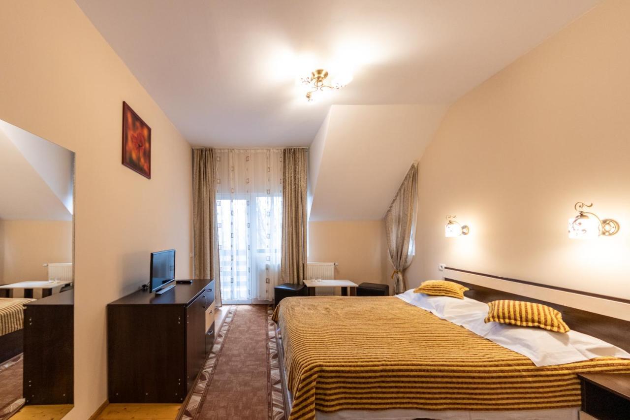 Pension Master Sinaia Exteriör bild